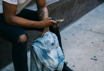 Jaqueta jeans masculina: dicas de como usar